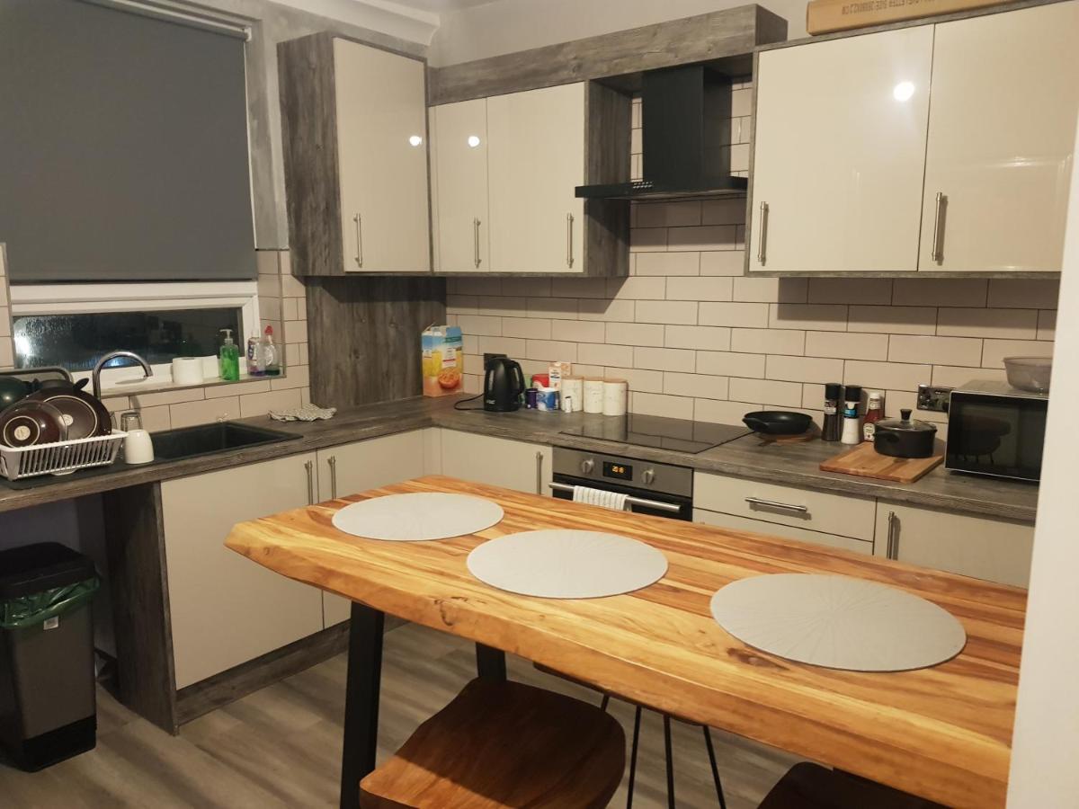 Highfields Living - All Rooms Ensuite- Free Wifi- Free Local Parking 셰필드 외부 사진