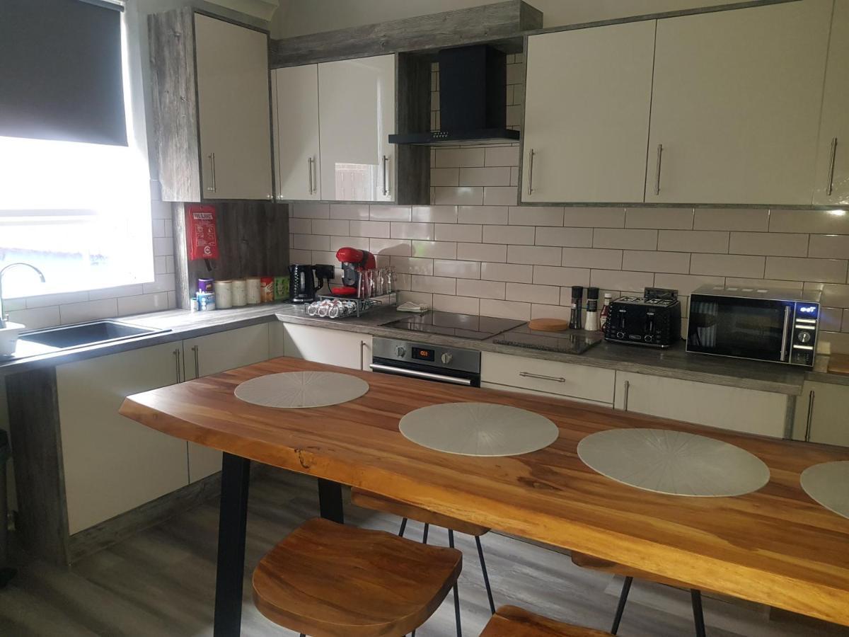 Highfields Living - All Rooms Ensuite- Free Wifi- Free Local Parking 셰필드 외부 사진